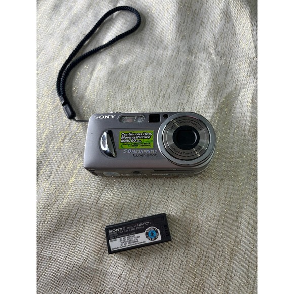 Sony Cyber-Shot DSC-P10 digital camera. - Picture 1 of 10
